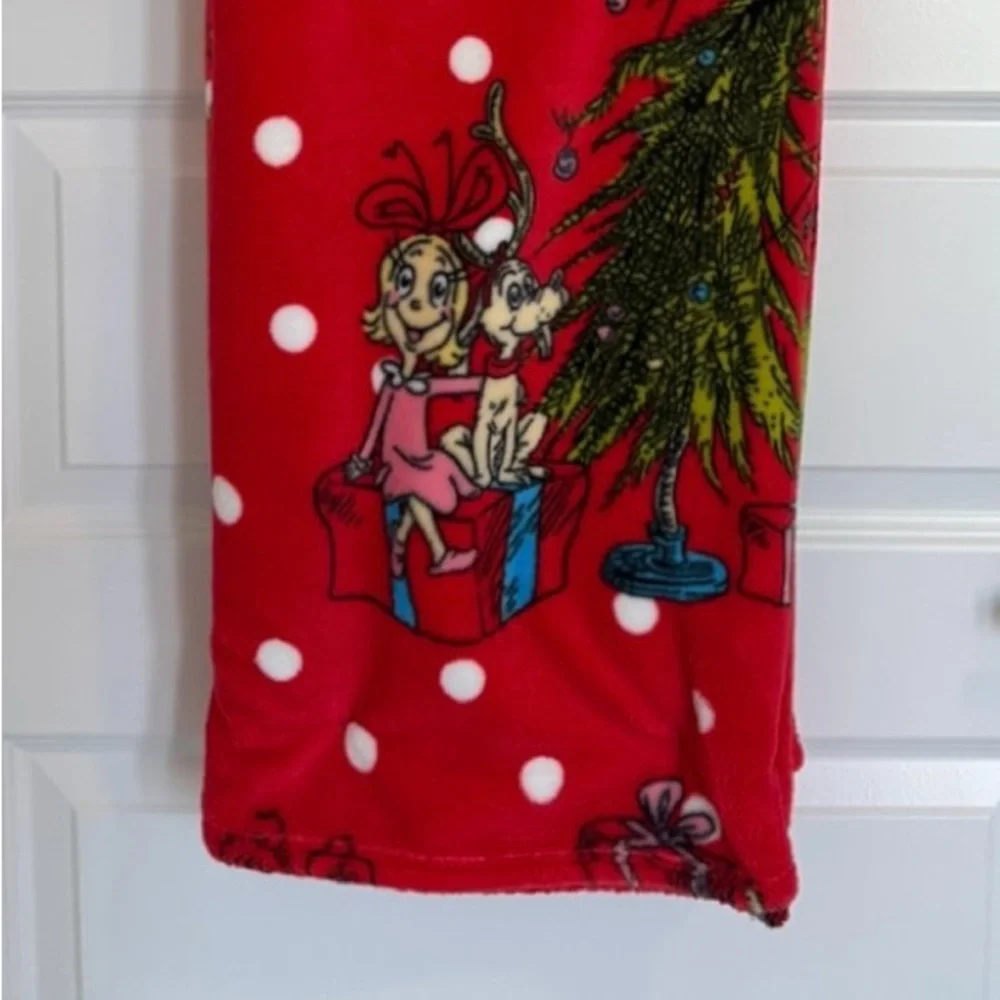 🆕 Grinch Red Oversized Throw Blanket!